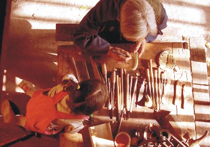 carpenter tan comb maker